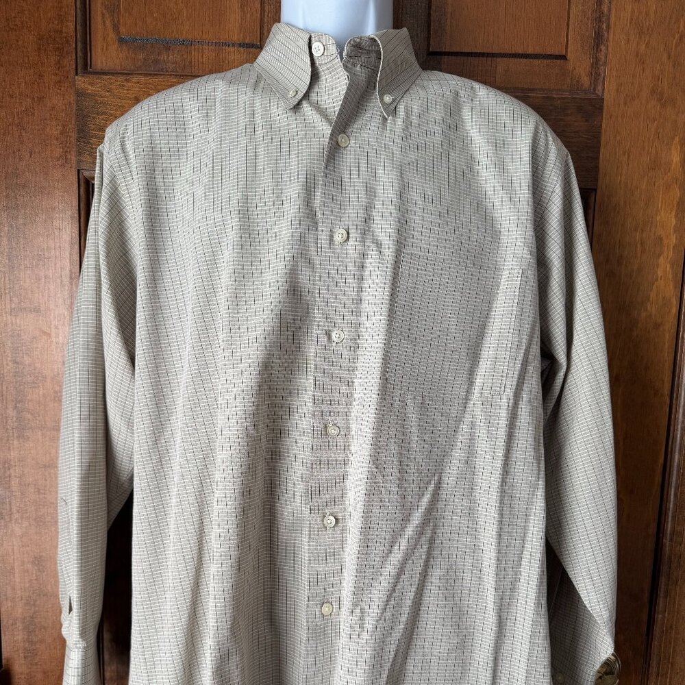 Van Heusen Light Olive w/Brown & Tan Broadcloth Button-Down 16 1/2  (32-33)